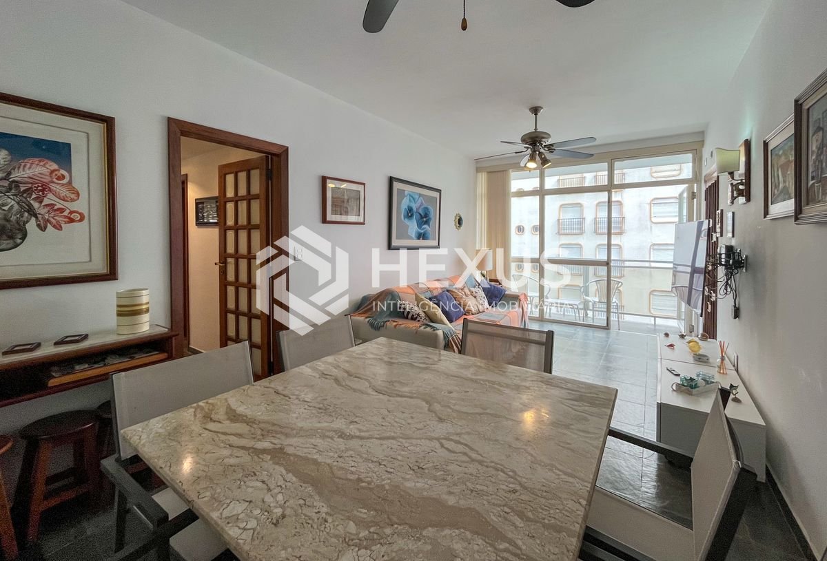Foto 3 de Apartamento com varanda vista mar na beira mar da praia nas Pitangueiras, Guarujá
