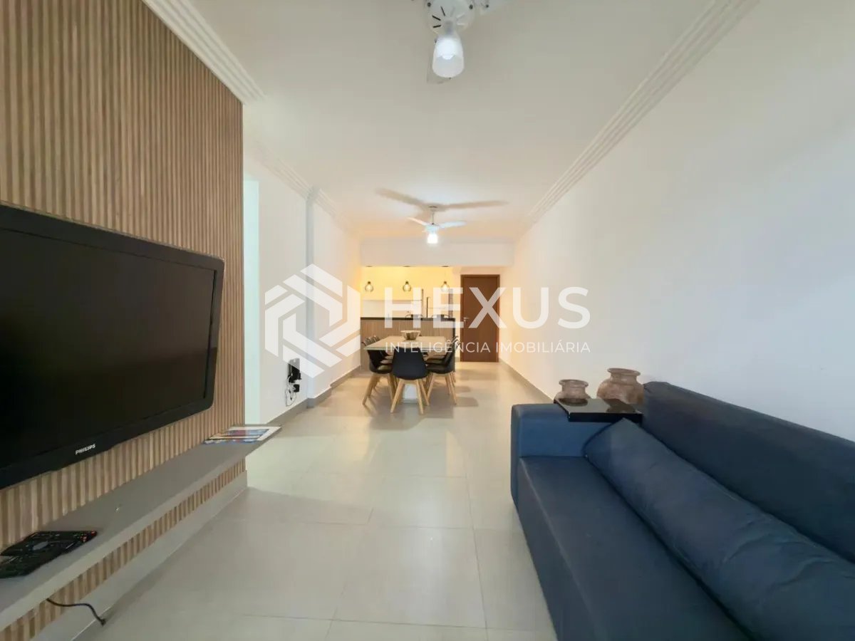 Foto 4 de Apartamento reformado com varanda vista mar e lazer a 300m da praia na Enseada, Guarujá