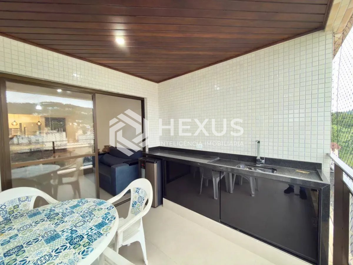 Foto 3 de Apartamento reformado com varanda vista mar e lazer a 300m da praia na Enseada, Guarujá