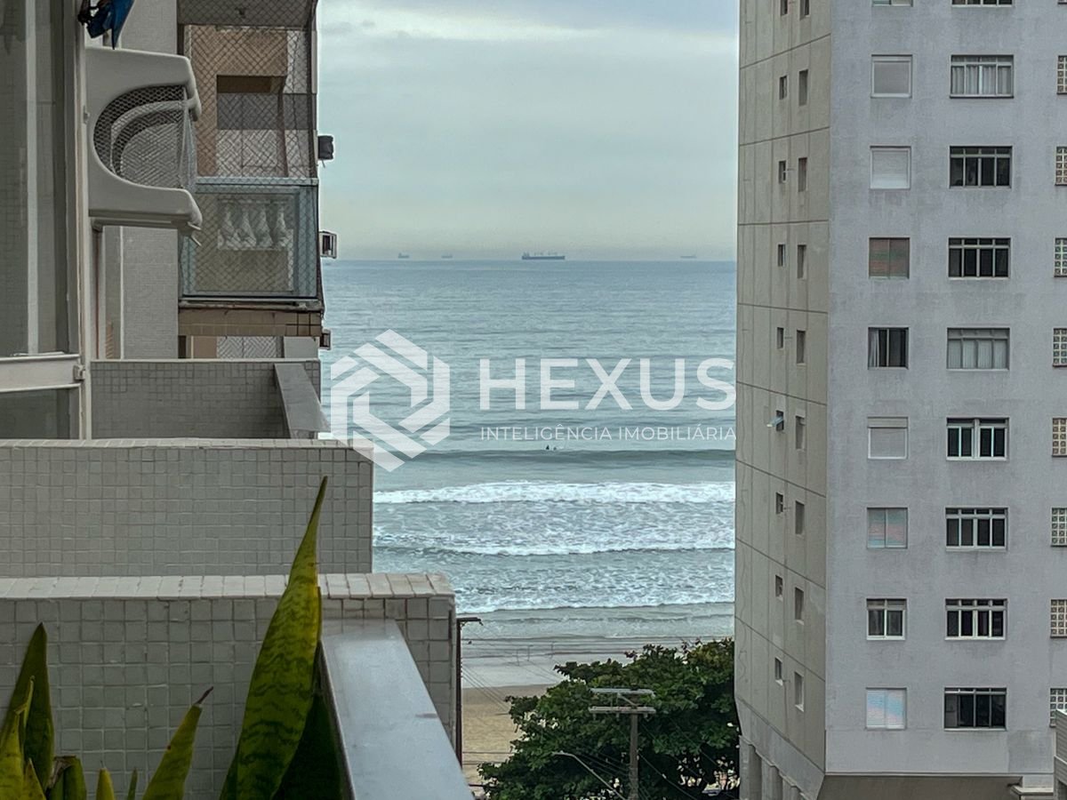 Foto 2 de Apartamento com varanda vista mar na beira mar nas Pitangueiras, Guarujá