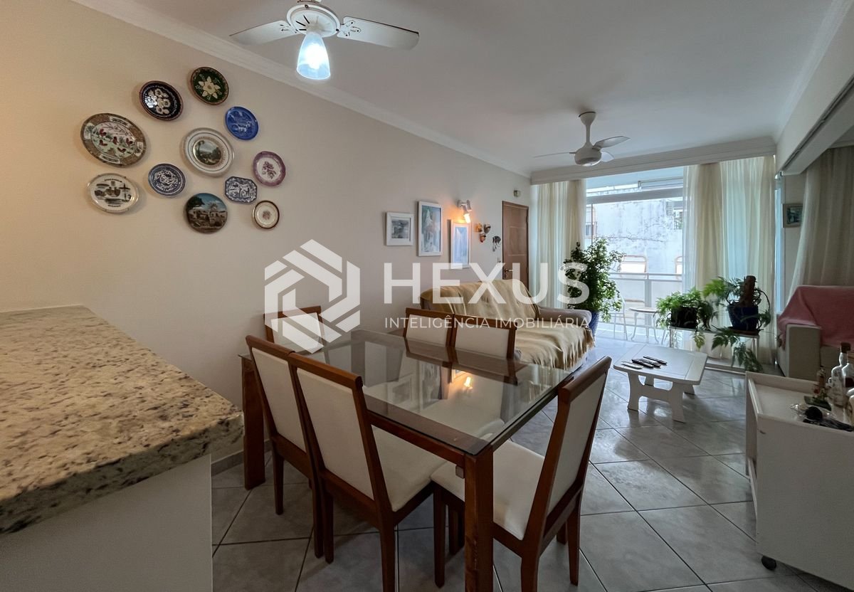 Foto 3 de Apartamento com varanda vista mar na beira mar nas Pitangueiras, Guarujá