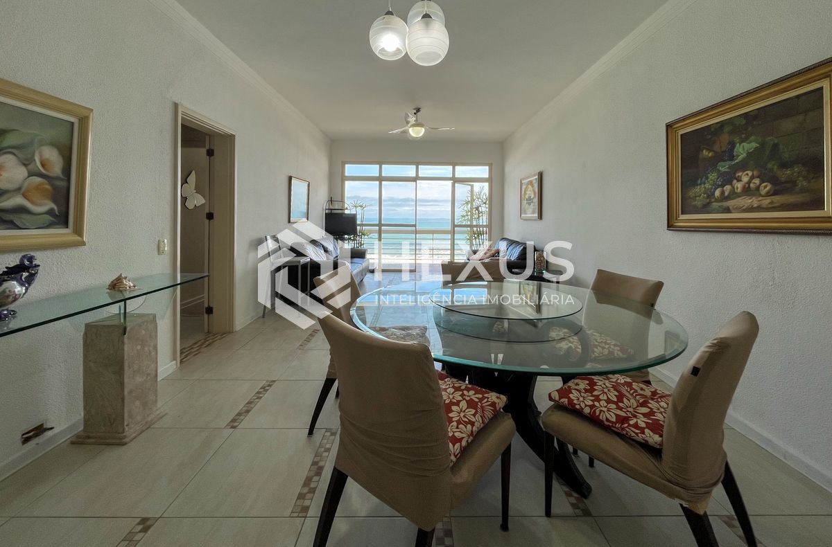 Foto 4 de Apartamento reformado frente mar com varanda vista mar nas Pitangueiras, Guarujá