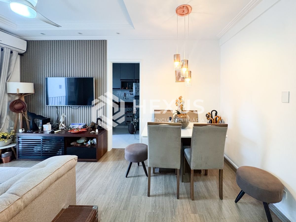 Foto 5 de Apartamento com varanda vista mar a 2 quadras da praia nas Pitangueiras, Guarujá