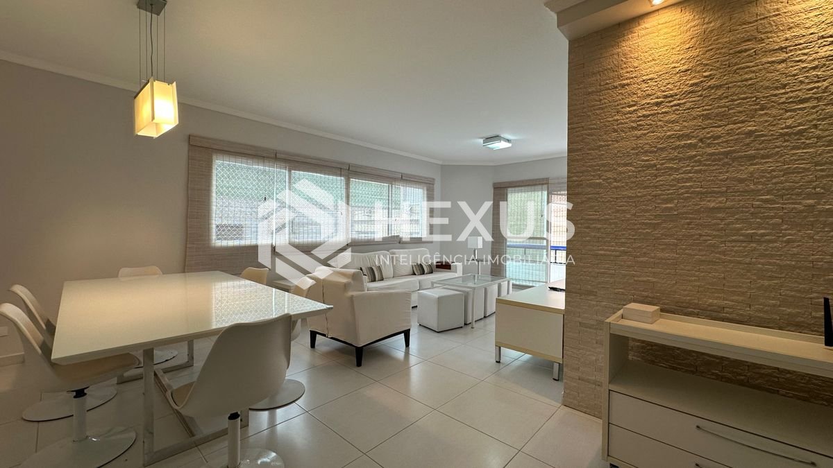 Foto 3 de Apartamento reformado e lazer a 300m da praia na região da Brunella na Enseada, Guarujá
