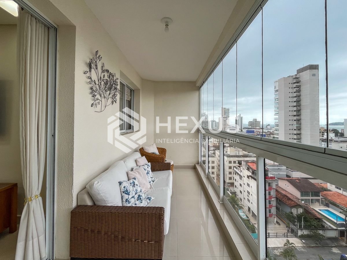 Foto 3 de Apartamento reformado com varanda e lazer na região do Jardim Las Palmas no Jardim Astúrias, Guarujá