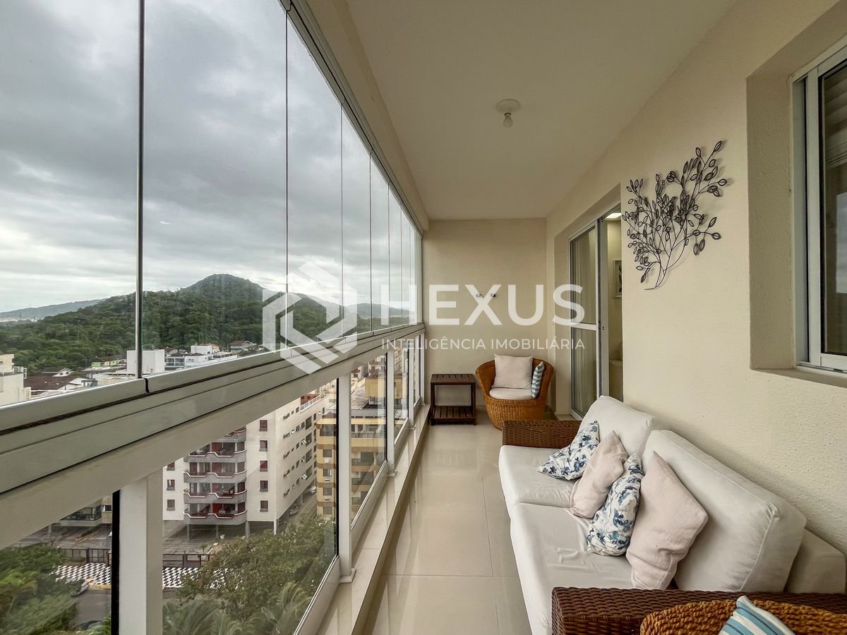 Foto 5 de Apartamento reformado com varanda e lazer na região do Jardim Las Palmas no Jardim Astúrias, Guarujá