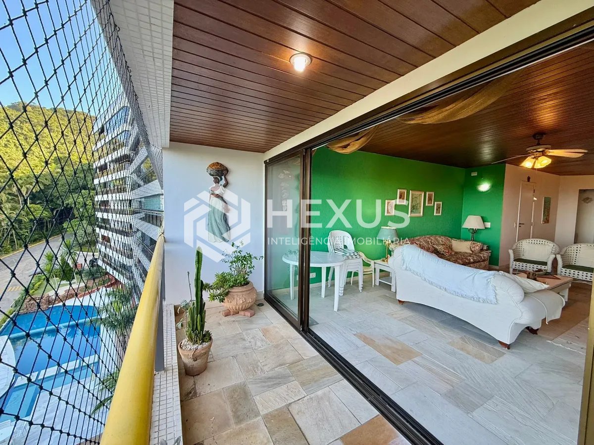 Foto 3 de Apartamento com varanda vista mar e lazer na beira mar no Morro Sorocotuba na Enseada, Guarujá