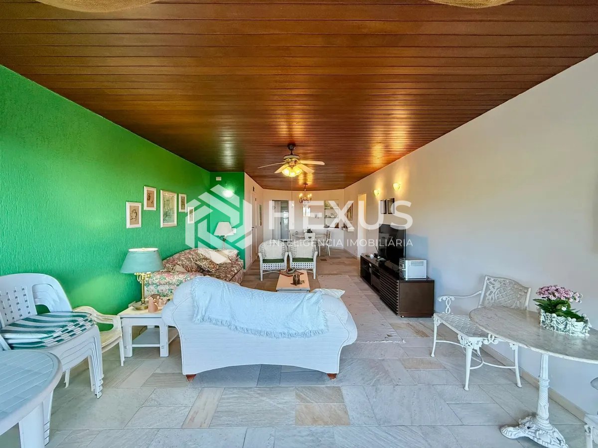 Foto 4 de Apartamento com varanda vista mar e lazer na beira mar no Morro Sorocotuba na Enseada, Guarujá
