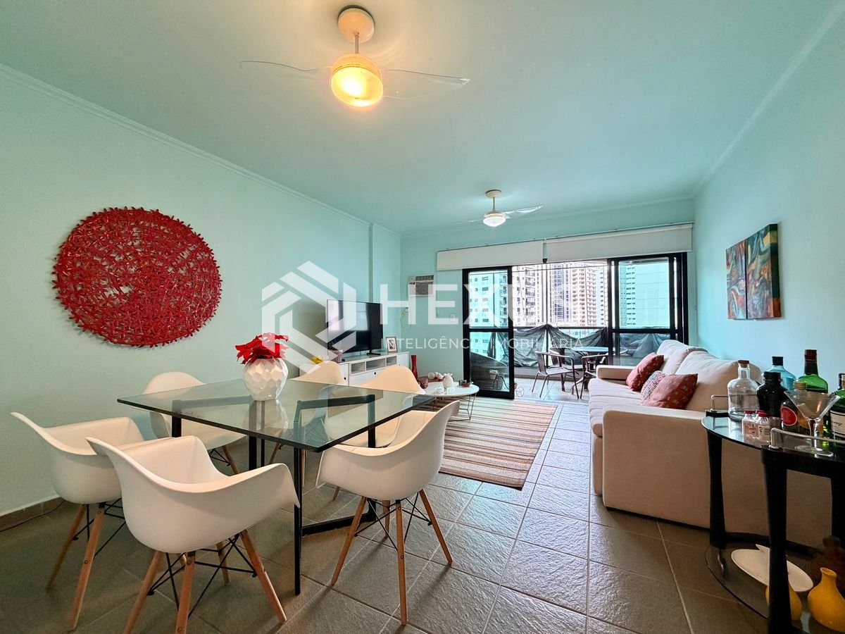 Foto 2 de Apartamento reformado com varanda e lazer no Jardim Astúrias, Guarujá