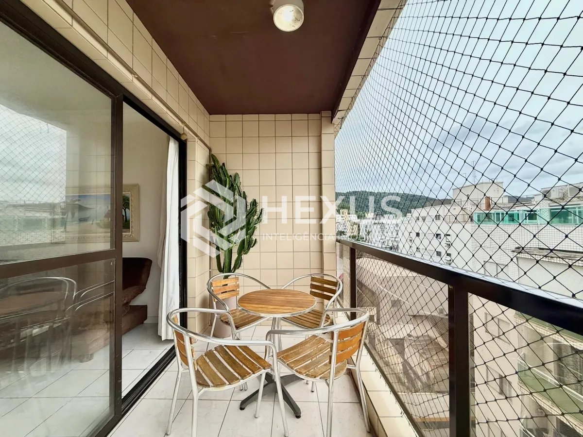 Foto 3 de Apartamento com varanda e lazer a 400m da praia na Enseada, Guarujá