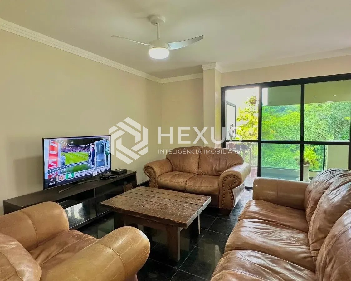 Foto 4 de Apartamento Duplex reformado com varanda e lazer a 600m da praia na Enseada, Guarujá