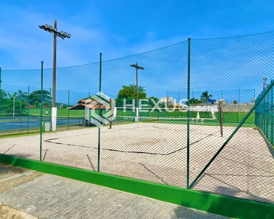 Foto 2 de Apartamento Duplex reformado com varanda e lazer a 600m da praia na Enseada, Guarujá