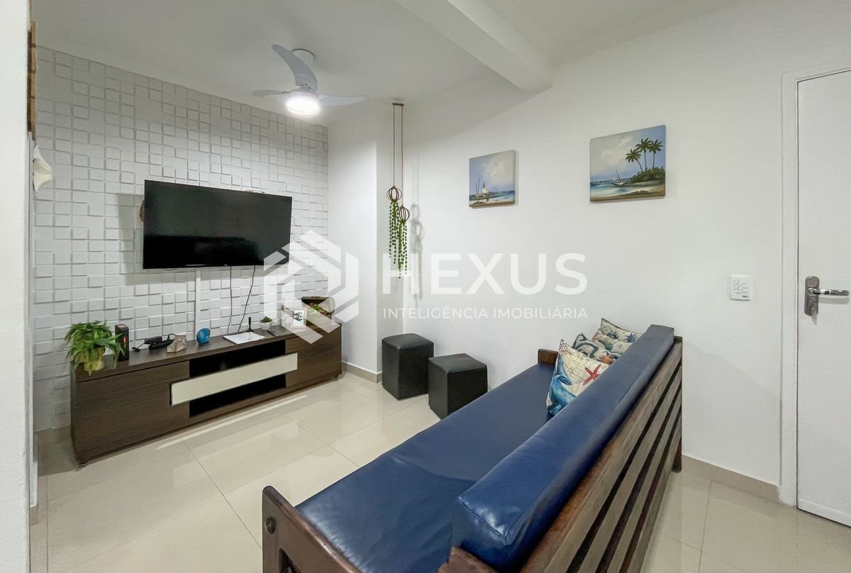 Foto 3 de Apartamento com varanda e lazer a 1 quadra da praia nas Pitangueiras, Guarujá