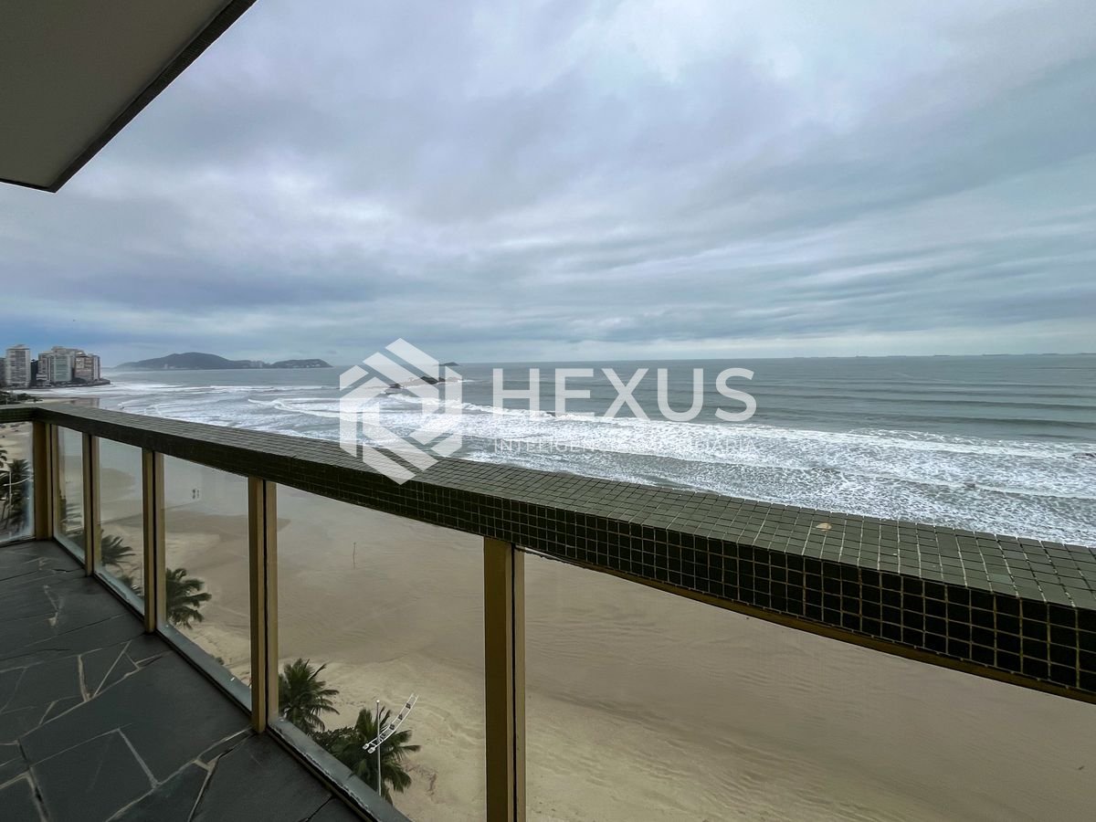 Foto 3 de Apartamento frente mar com varanda vista mar nas Pitangueiras, Guarujá