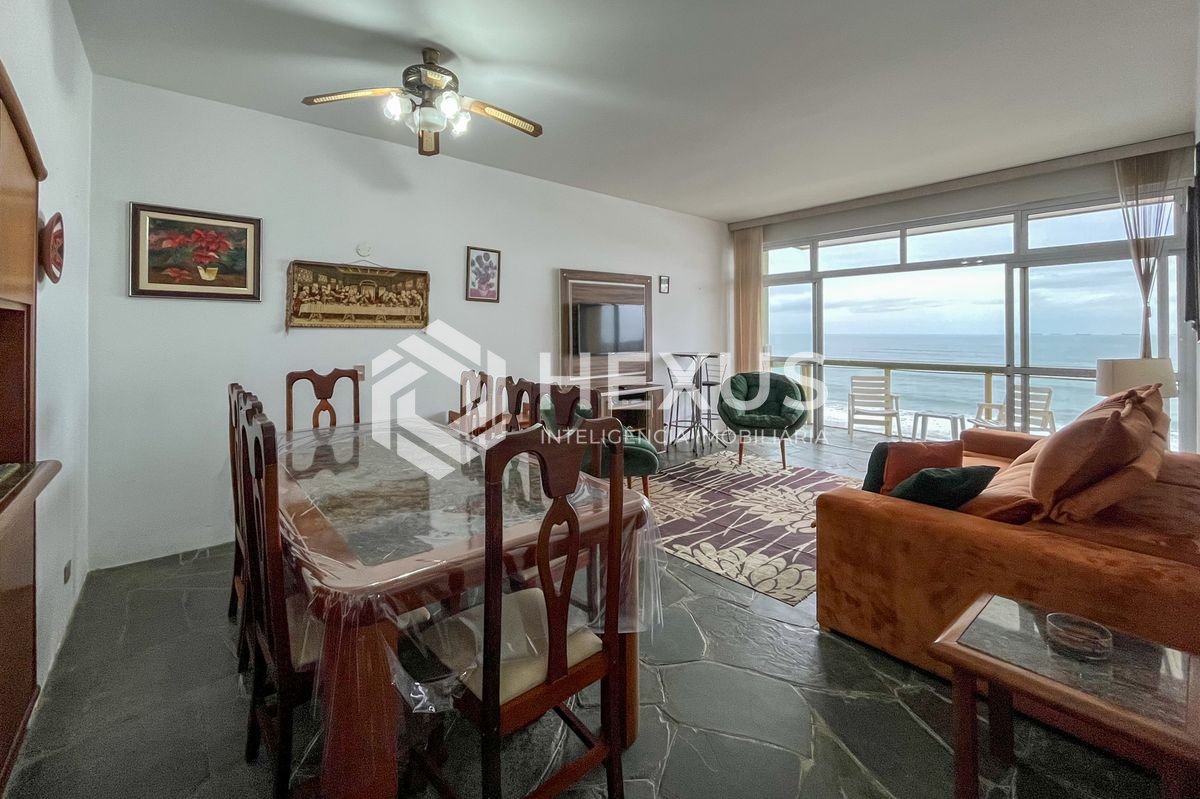 Foto 4 de Apartamento frente mar com varanda vista mar nas Pitangueiras, Guarujá