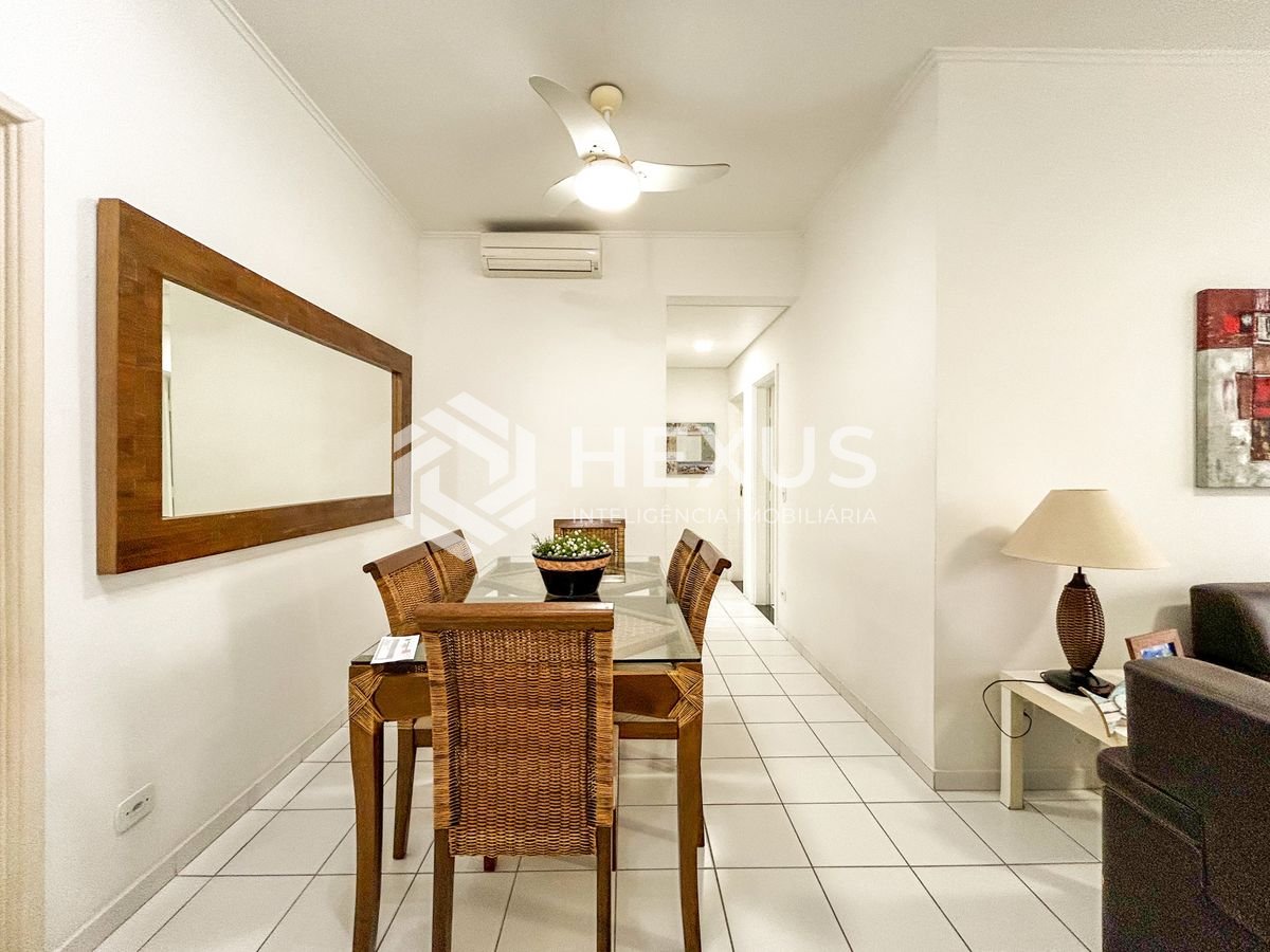 Foto 4 de Apartamento com varanda a 500m da praia na região da Brunella na Enseada, Guarujá