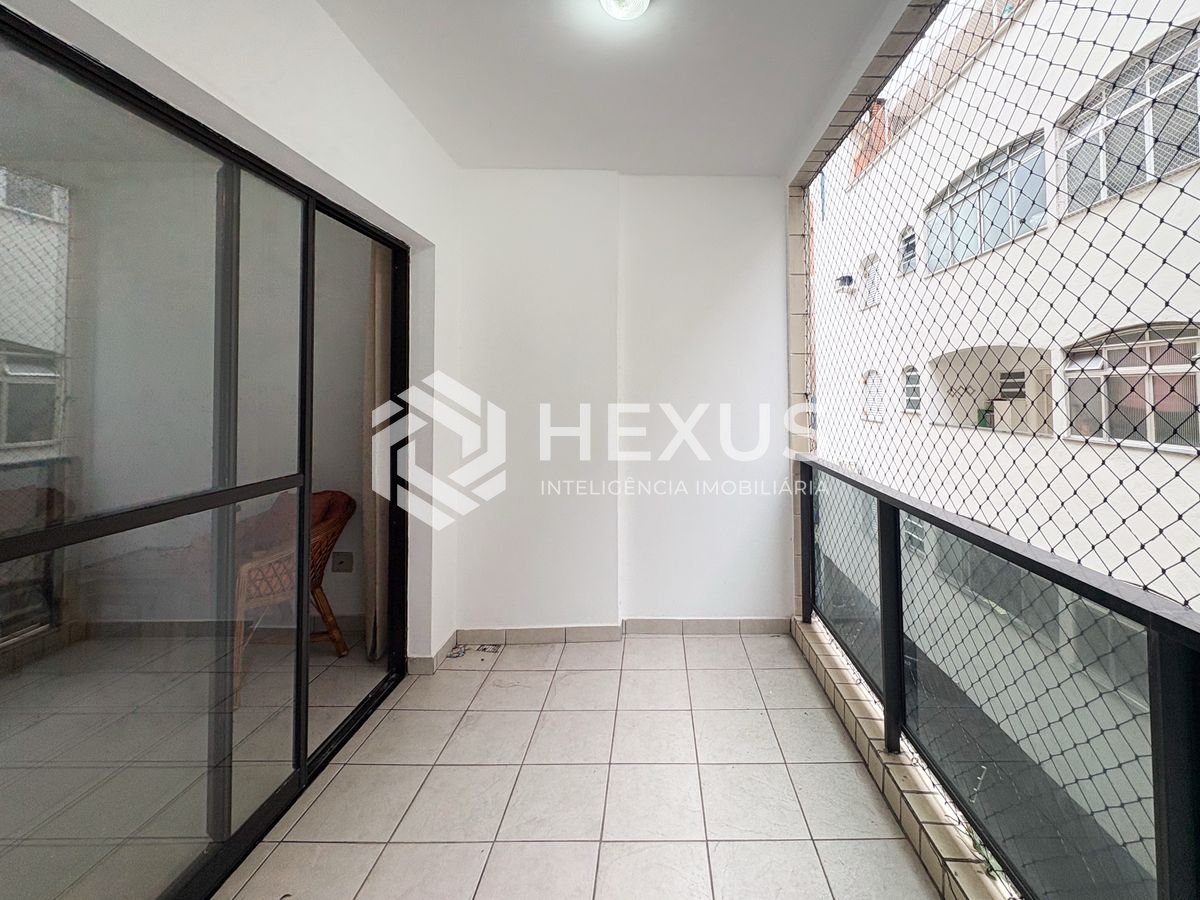 Foto 4 de Apartamento com varanda a 100m da praia na Enseada, Guarujá