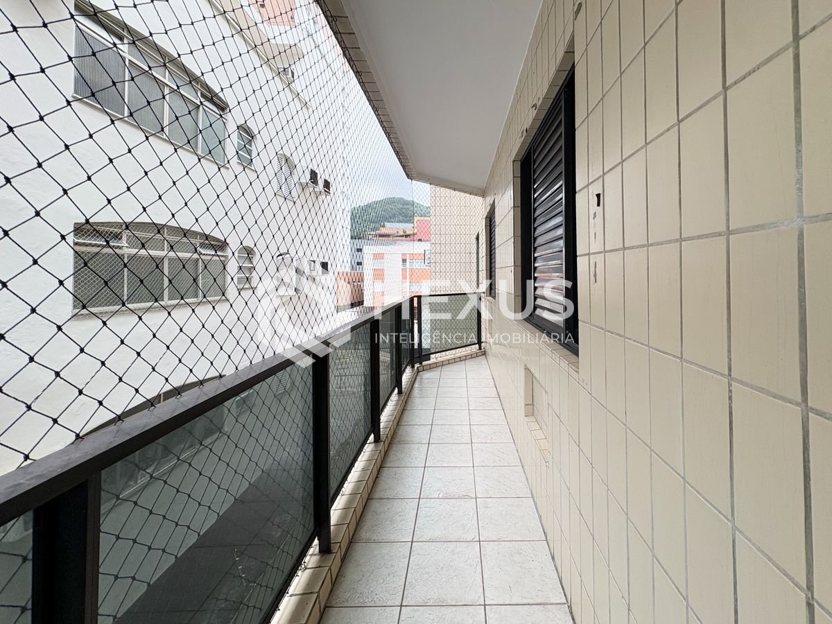 Foto 5 de Apartamento com varanda a 100m da praia na Enseada, Guarujá