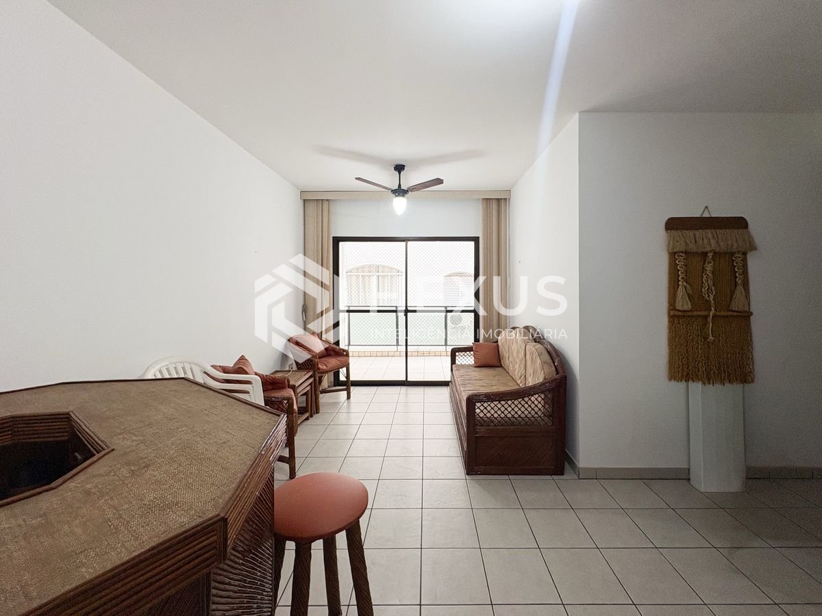 Foto 2 de Apartamento com varanda a 100m da praia na Enseada, Guarujá