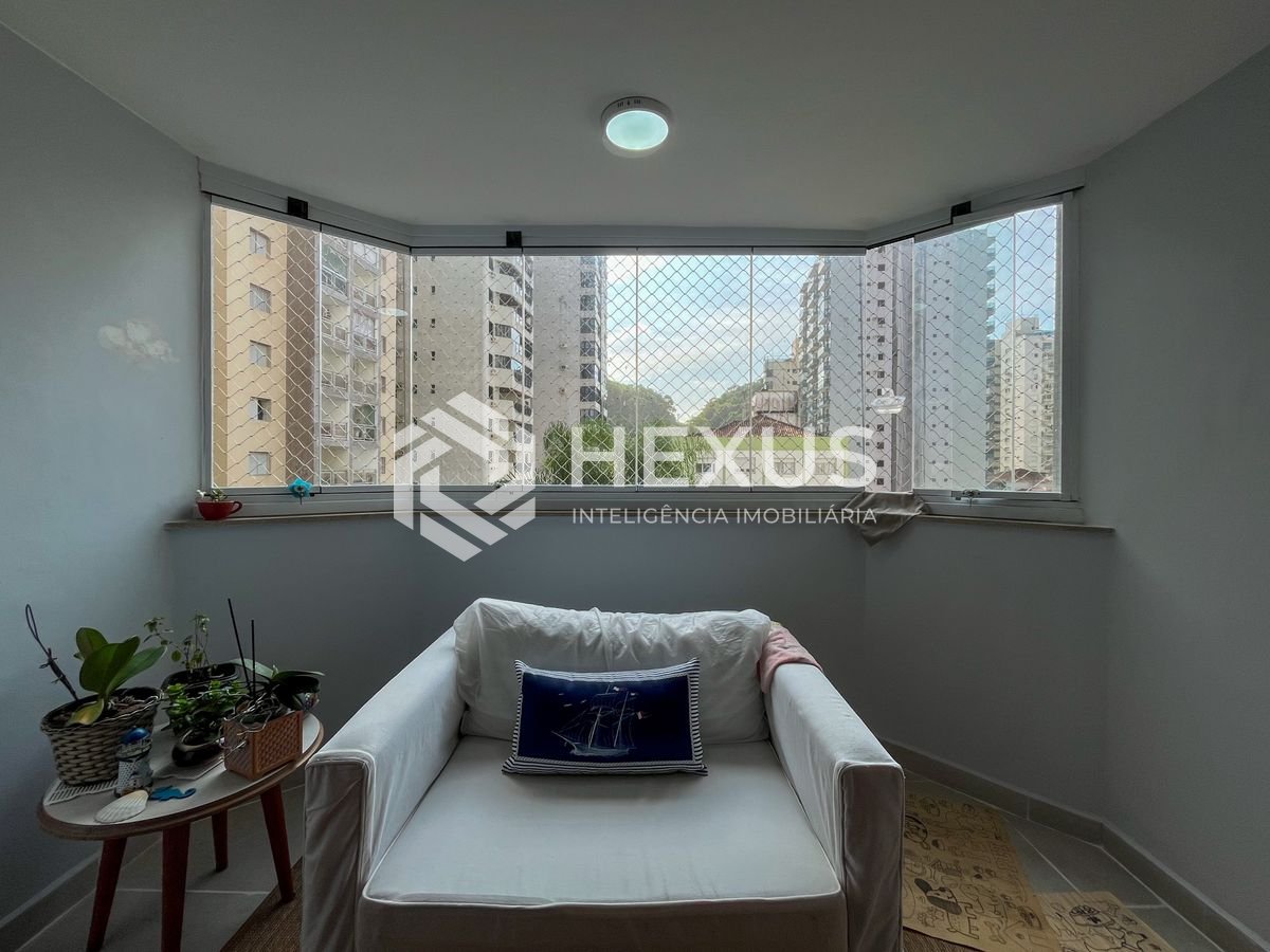 Foto 4 de Apartamento reformado com varanda e lazer nas Pitangueiras, Guarujá