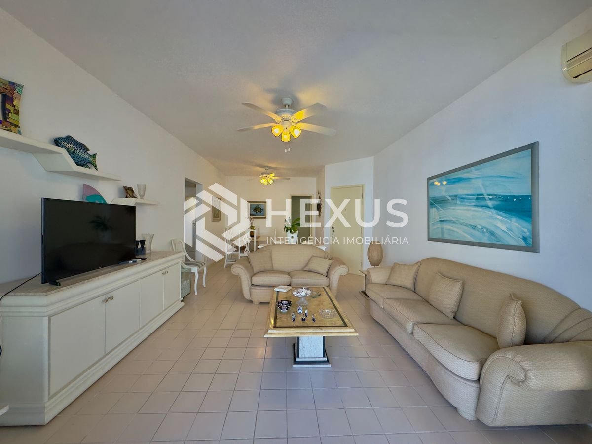 Foto 3 de Apartamento com varanda a 2 quadras da praia nas Pitangueiras, Guarujá