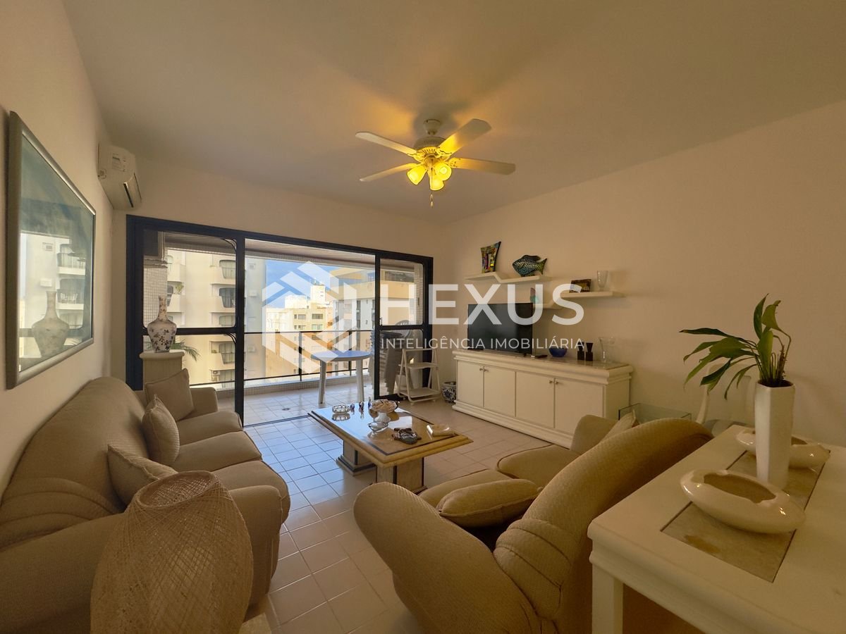 Foto 2 de Apartamento com varanda a 2 quadras da praia nas Pitangueiras, Guarujá