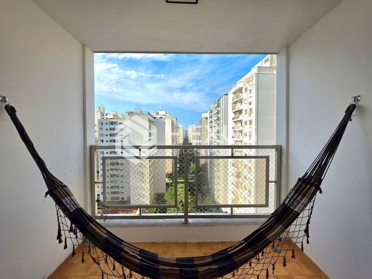 Foto 3 de Apartamento com varanda nas Pitangueiras, Guarujá