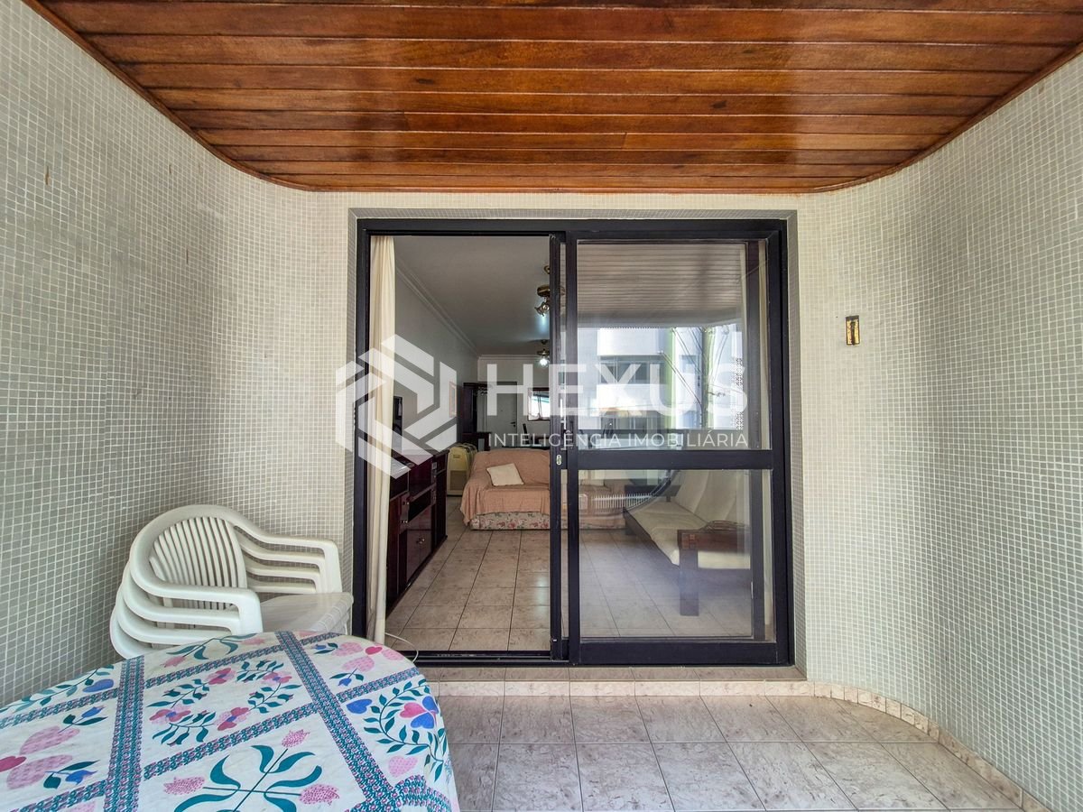 Foto 4 de Apartamento com varanda e lazer a 1 quadra da praia nas Pitangueiras, Guarujá