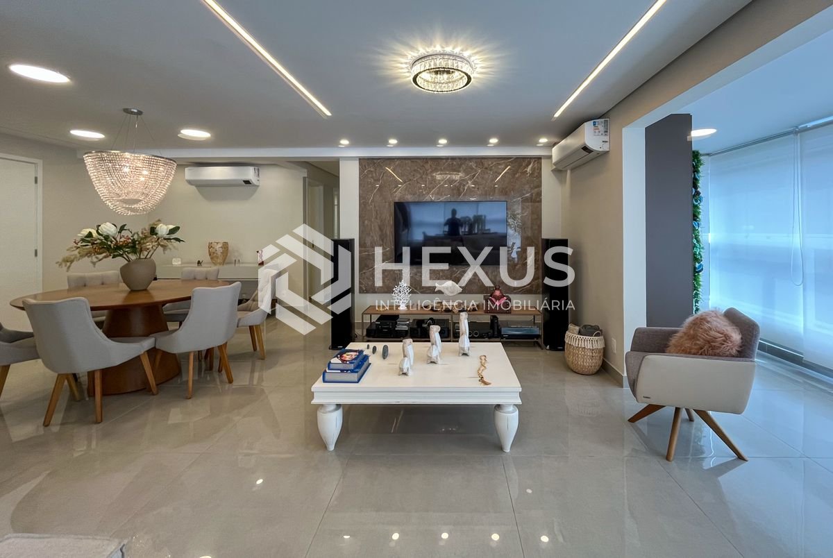 Foto 3 de Apartamento reformado com varanda gourmet e lazer nas Pitangueiras, Guarujá