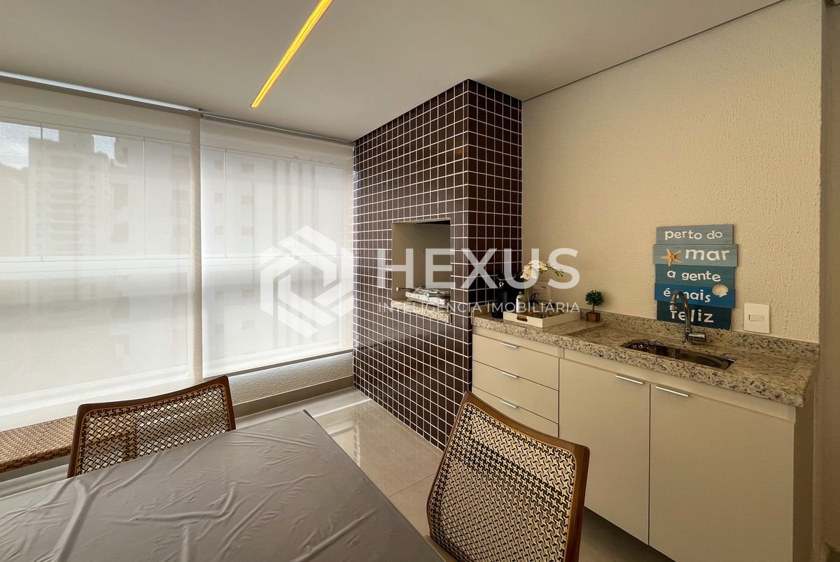 Foto 5 de Apartamento reformado com varanda gourmet e lazer nas Pitangueiras, Guarujá