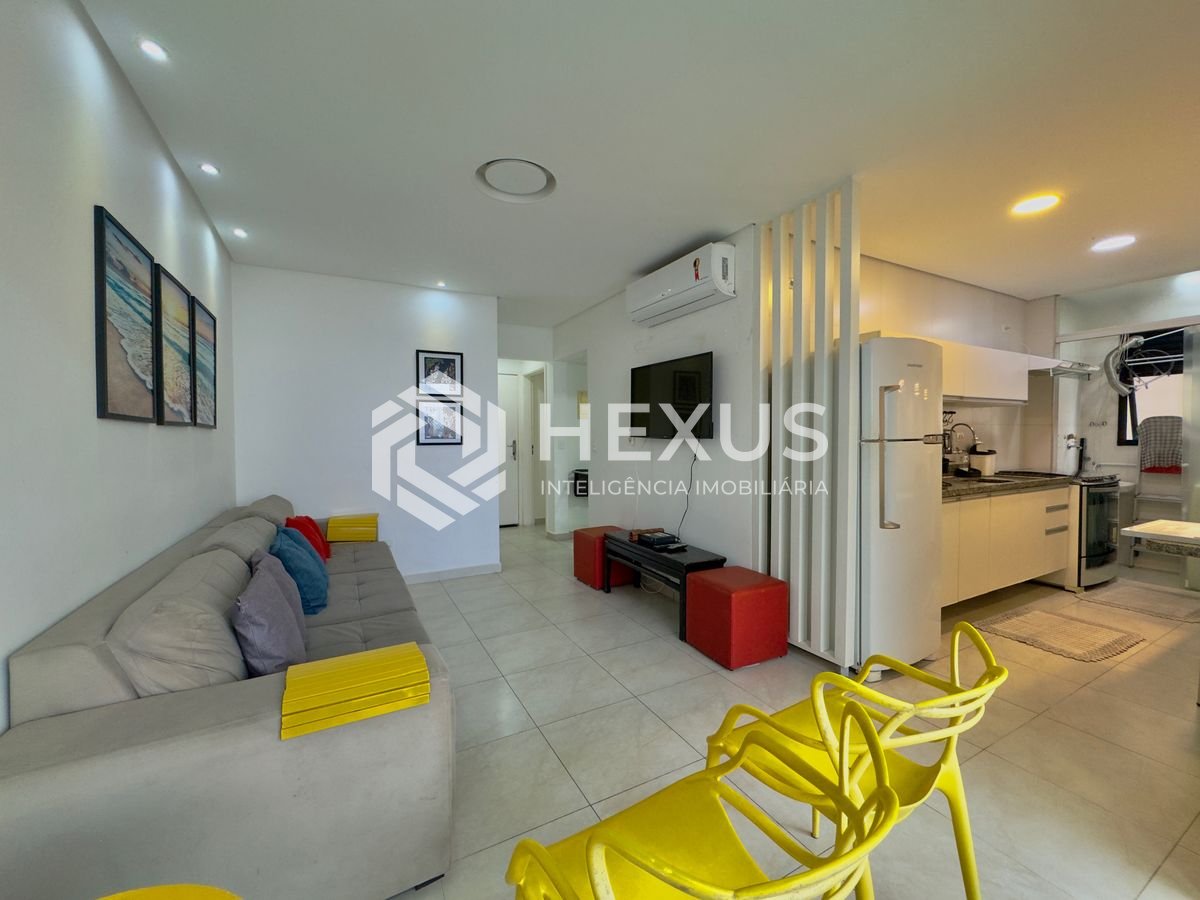 Foto 4 de Apartamento reformado com varanda vista mar e lazer nas Pitangueiras, Guarujá
