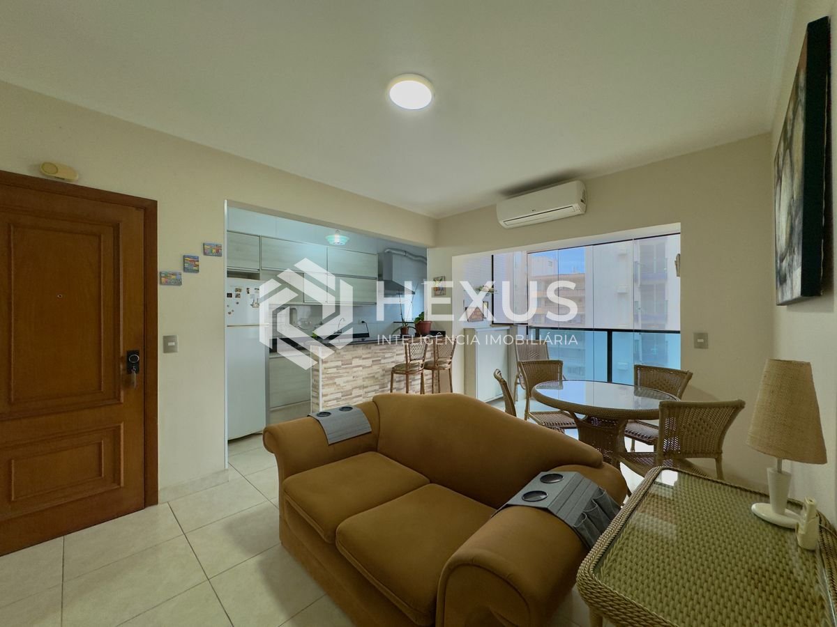 Foto 3 de Flat reformado com varanda gourmet e lazer a 1 quadra da praia nas Pitangueiras, Guarujá