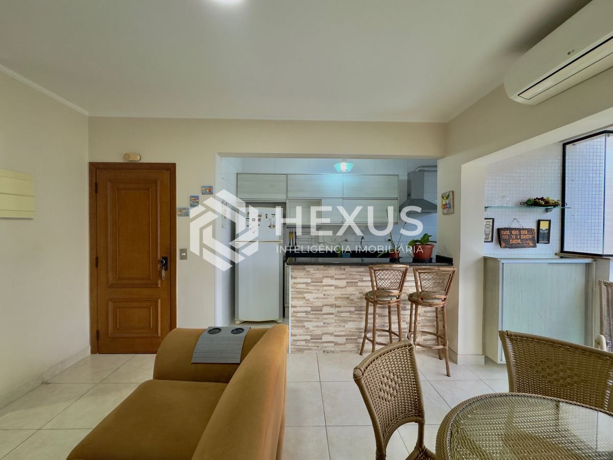 Foto 4 de Flat reformado com varanda gourmet e lazer a 1 quadra da praia nas Pitangueiras, Guarujá
