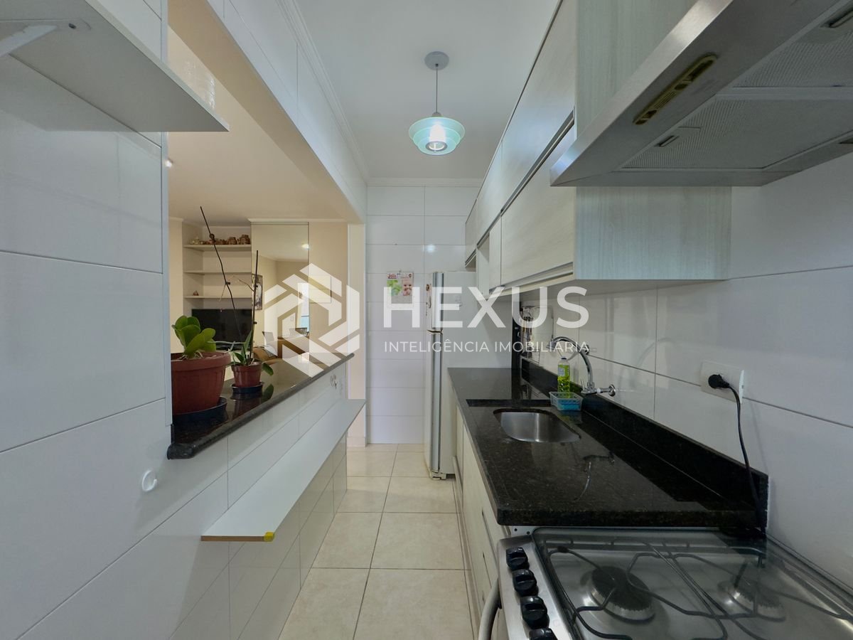 Foto 5 de Flat reformado com varanda gourmet e lazer a 1 quadra da praia nas Pitangueiras, Guarujá