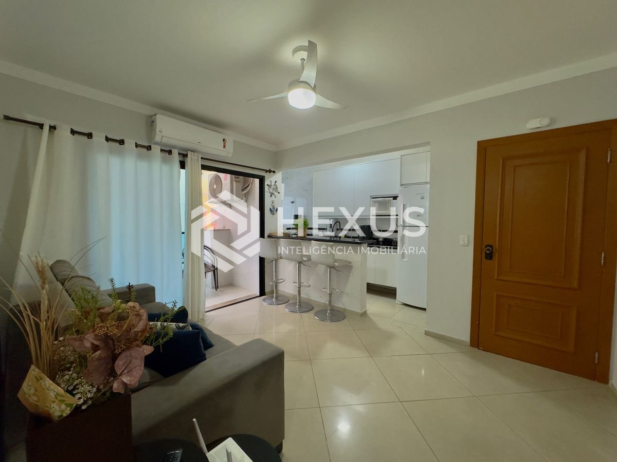 Foto 2 de Flat reformado com varanda gourmet e lazer a 1 quadra da praia nas Pitangueiras, Guarujá