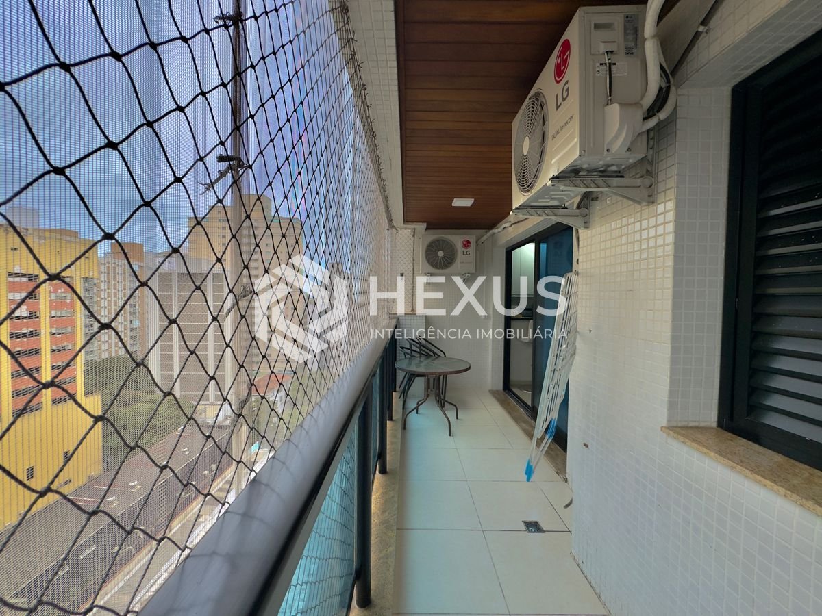 Foto 4 de Flat reformado com varanda gourmet e lazer a 1 quadra da praia nas Pitangueiras, Guarujá