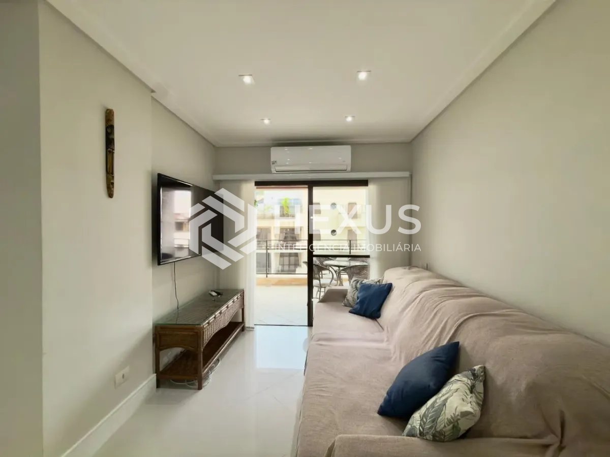 Apartamento reformado com varanda e lazer a 400m da praia na Enseada, Guarujá