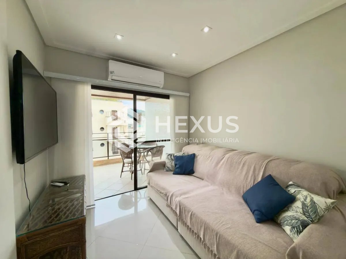 Foto 3 de Apartamento reformado com varanda e lazer a 400m da praia na Enseada, Guarujá