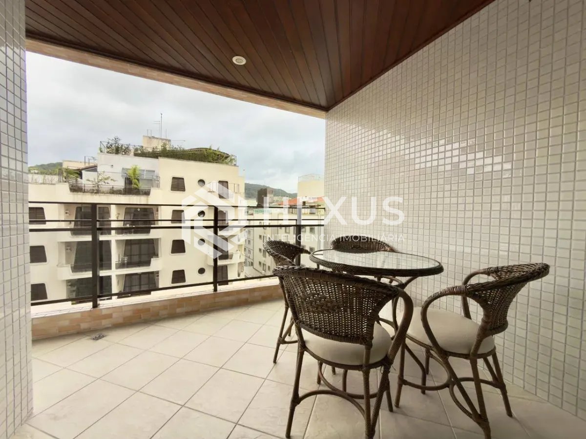 Foto 4 de Apartamento reformado com varanda e lazer a 400m da praia na Enseada, Guarujá