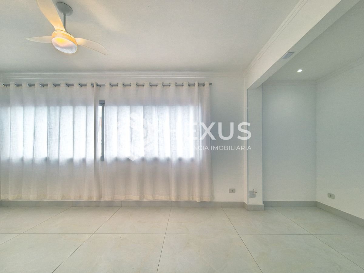 Foto 3 de Apartamento reformado a 1 quadra da praia nas Pitangueiras, Guarujá