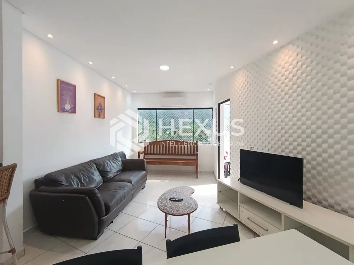 Foto 2 de Apartamento com varanda a 500m da praia na Enseada, Guarujá