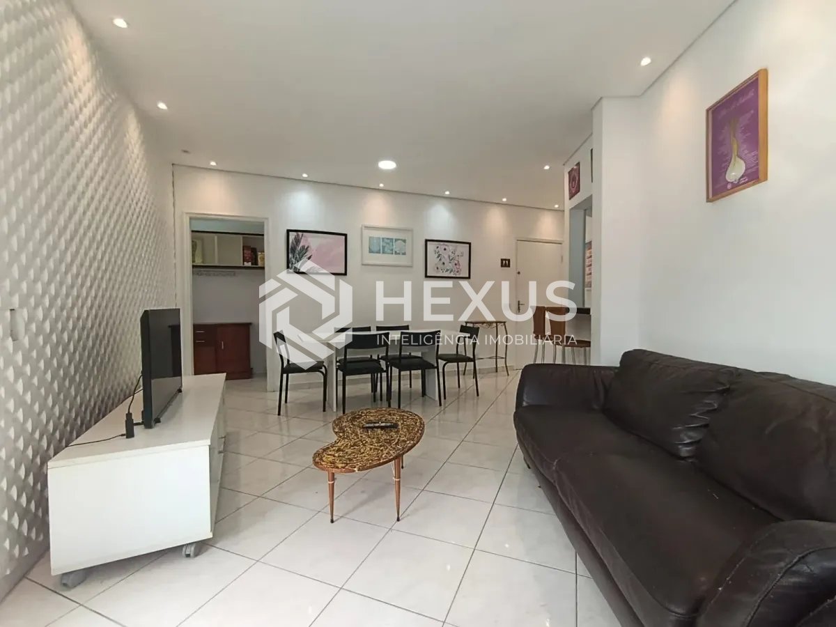 Foto 3 de Apartamento com varanda a 500m da praia na Enseada, Guarujá