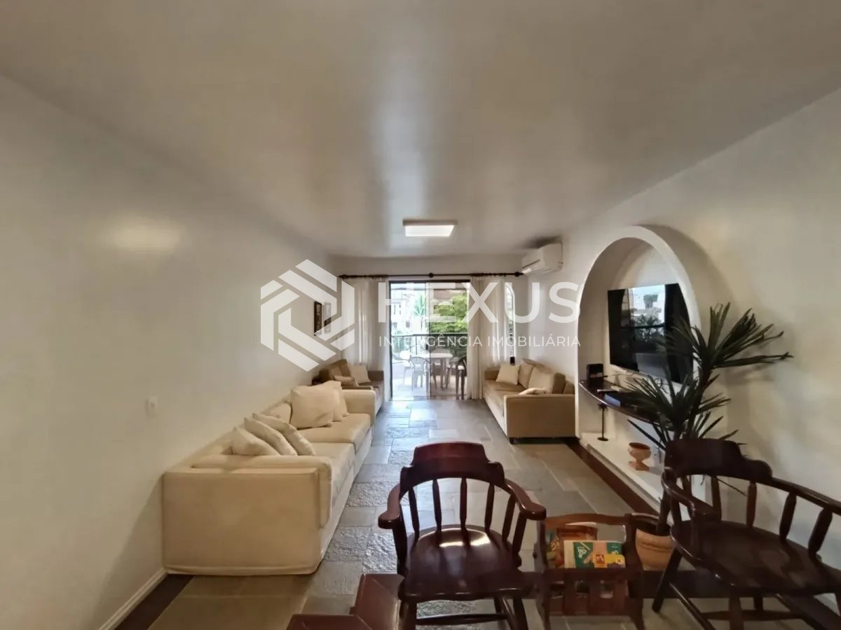 Foto 2 de Apartamento com varanda e lazer na Enseada, Guarujá
