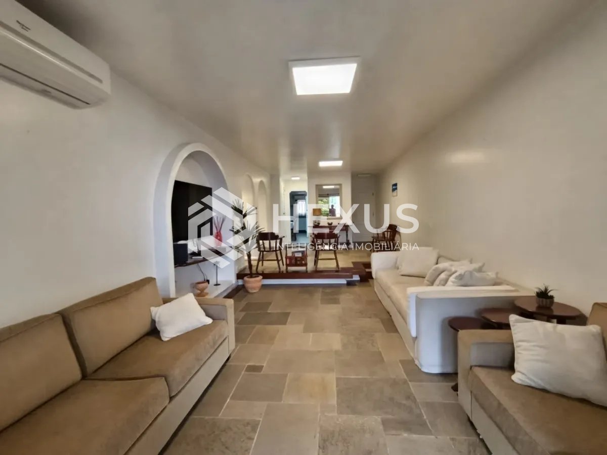 Foto 3 de Apartamento com varanda e lazer na Enseada, Guarujá