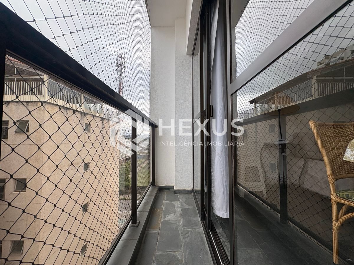 Foto 3 de Apartamento com varanda a 500m da praia no Jardim Astúrias, Guarujá