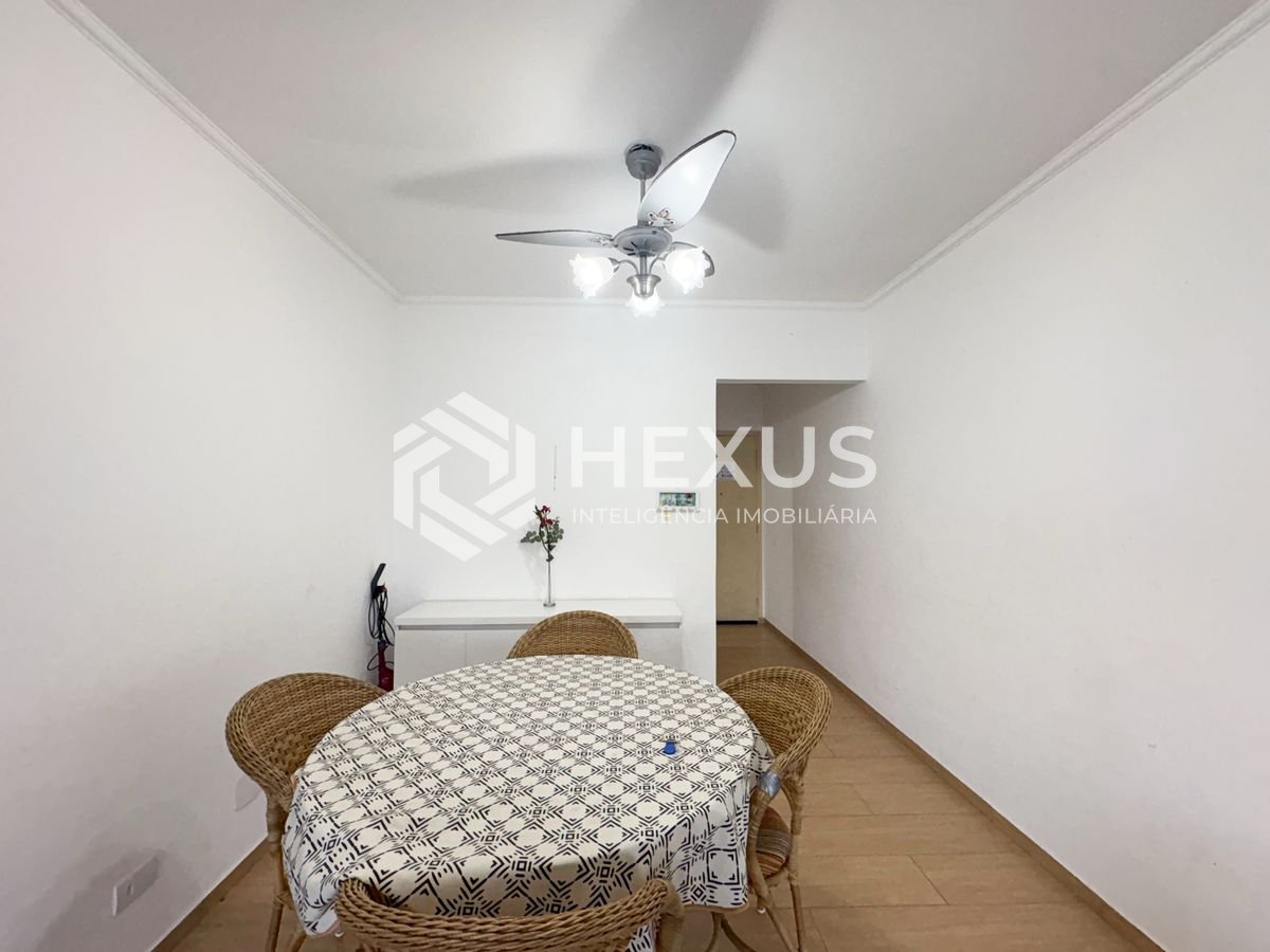 Foto 3 de Apartamento com varanda vista mar a 50m da praia na Enseada, Guarujá