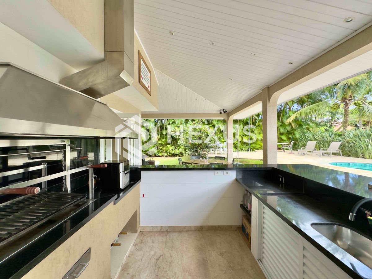 Foto 5 de Casa reformada com varanda piscina e área gourmet no Granville na Praia da Enseada, Guaruja