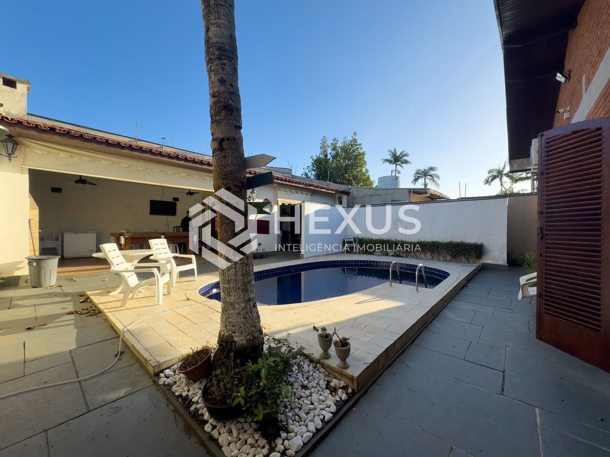 Foto 3 de Casa com piscina e churrasqueira na Praia da Enseada, Guaruja