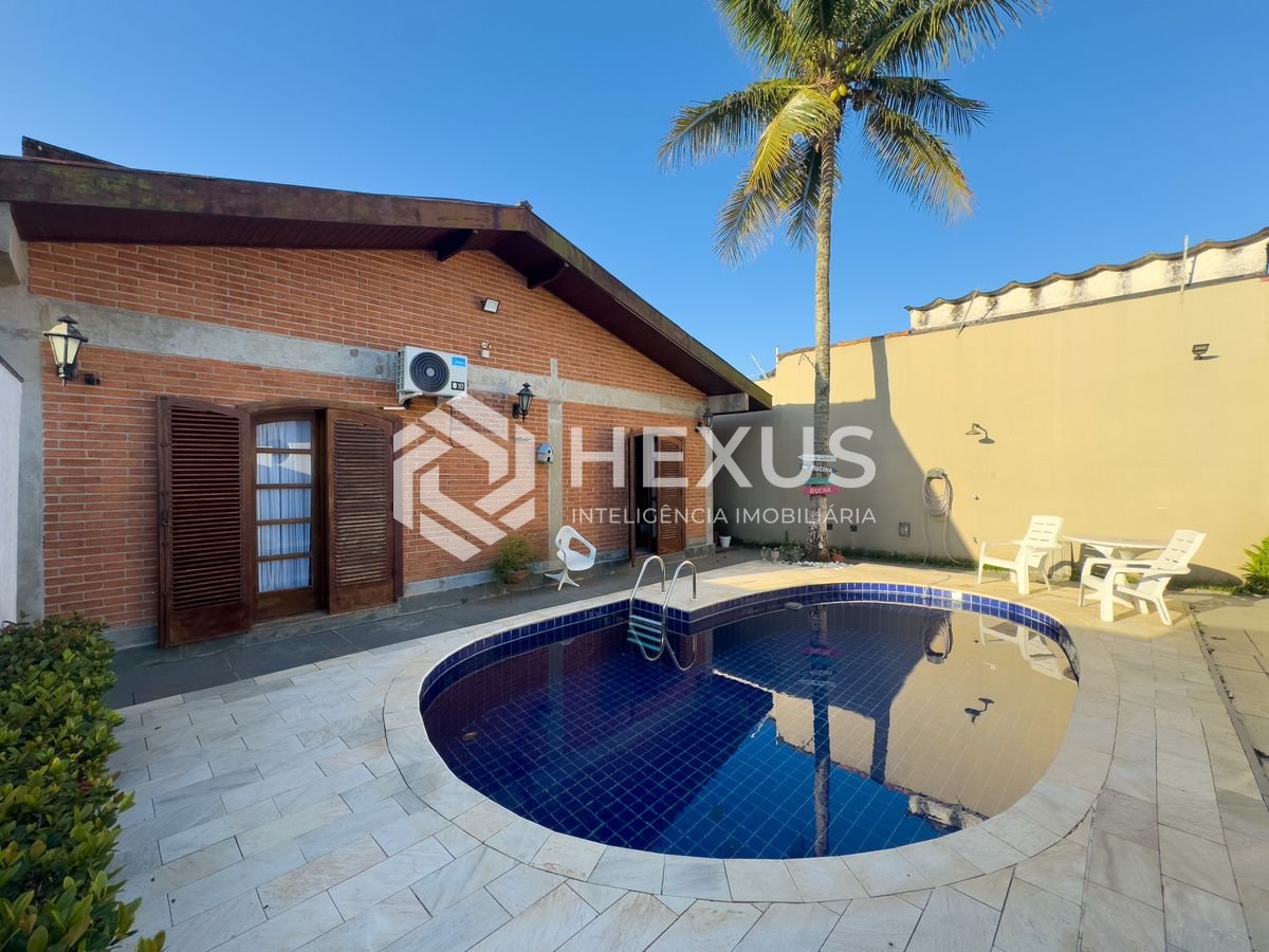 Foto 4 de Casa com piscina e churrasqueira na Praia da Enseada, Guaruja