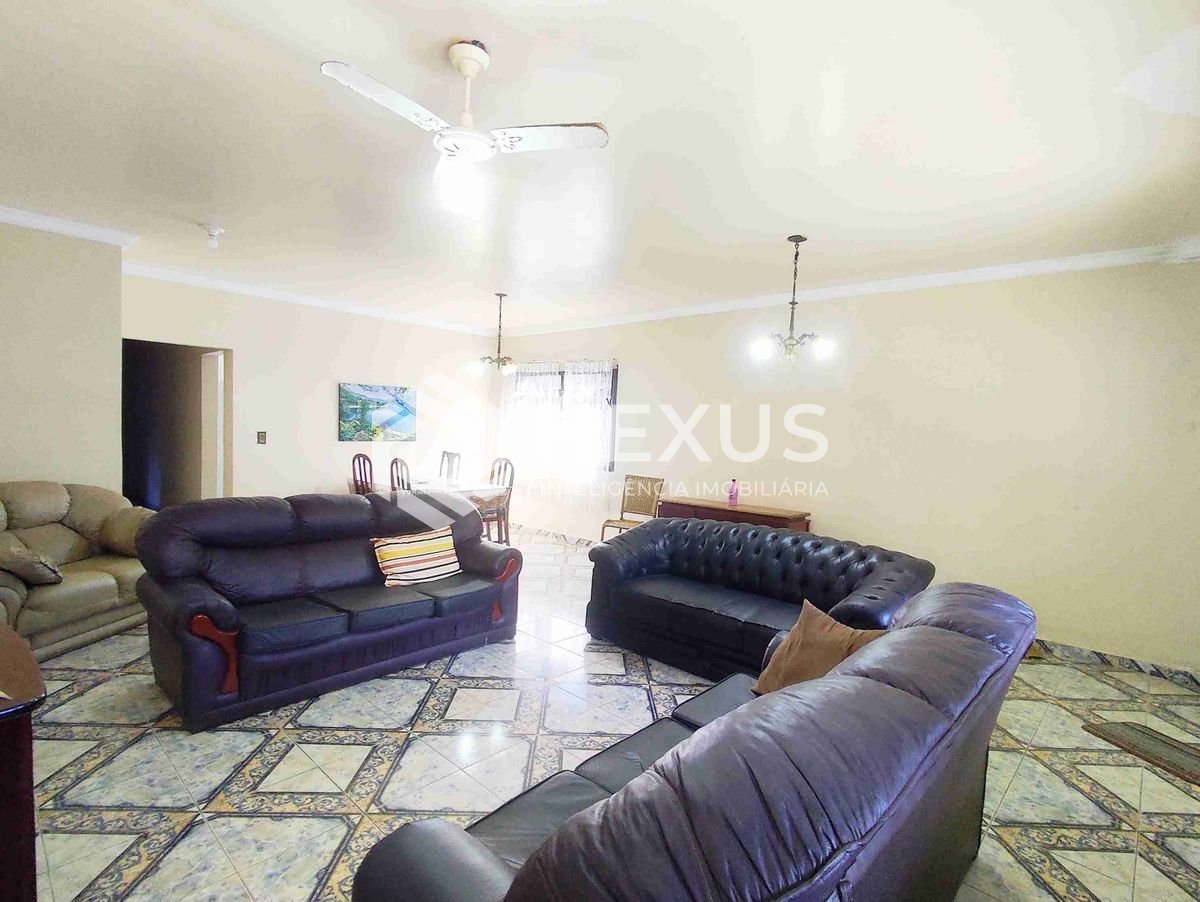 Foto 4 de Casa com varanda e lazer no Jardim Guaiuba, Guaruja